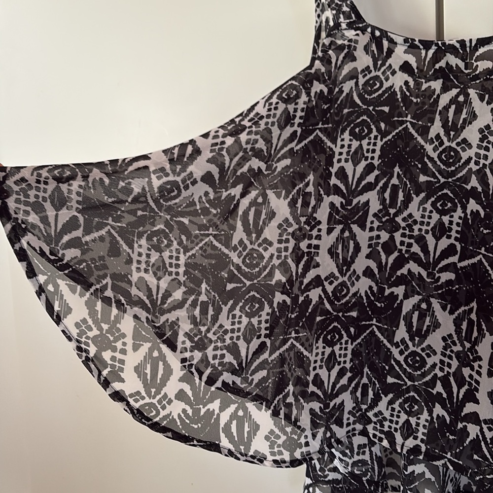 Show Me Your Mumu Swing Black and White Pattern Top NWT, Size S - Picture 5 of 6
